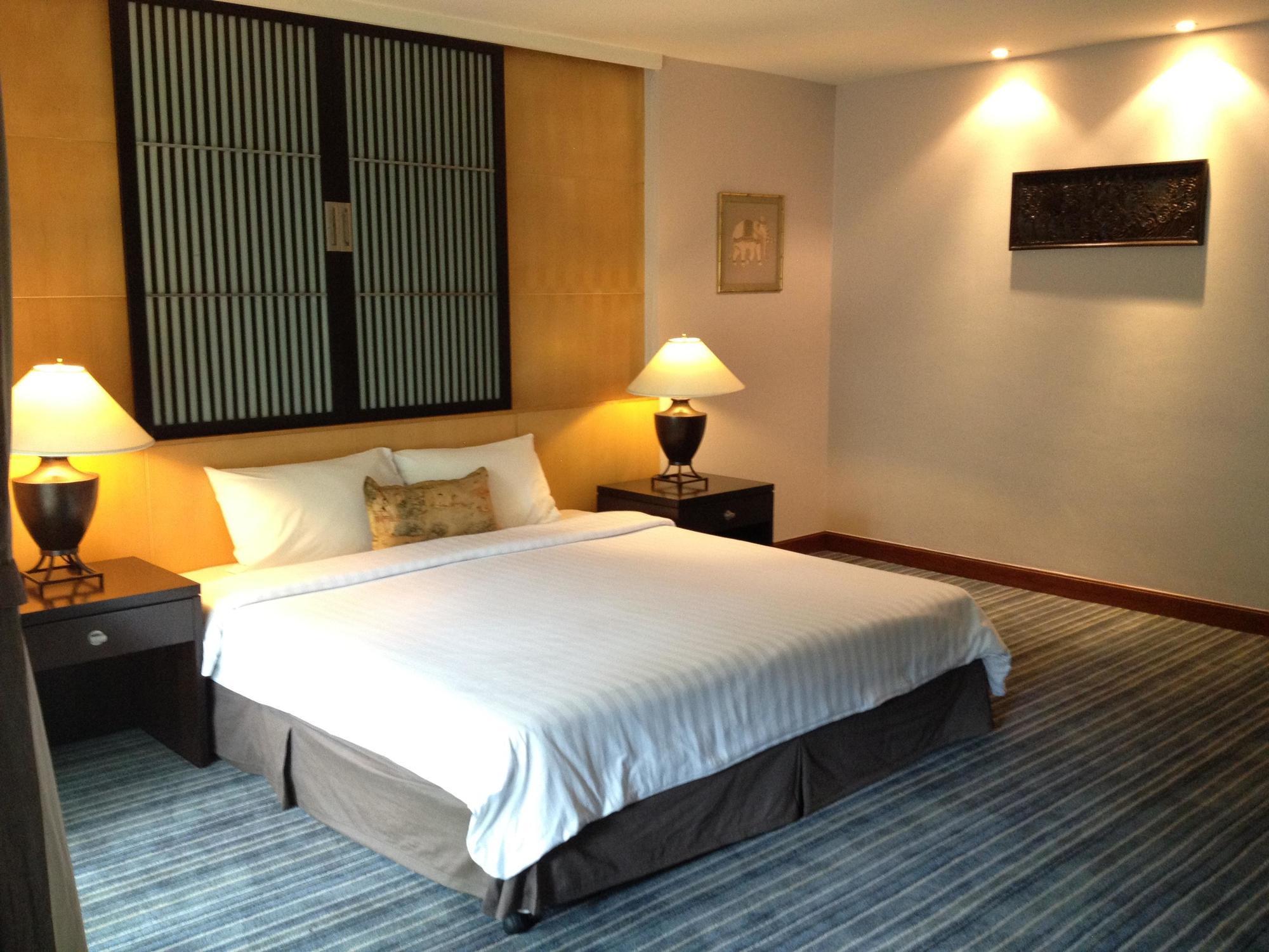 Gardengrove Suites Bangkok Exterior foto