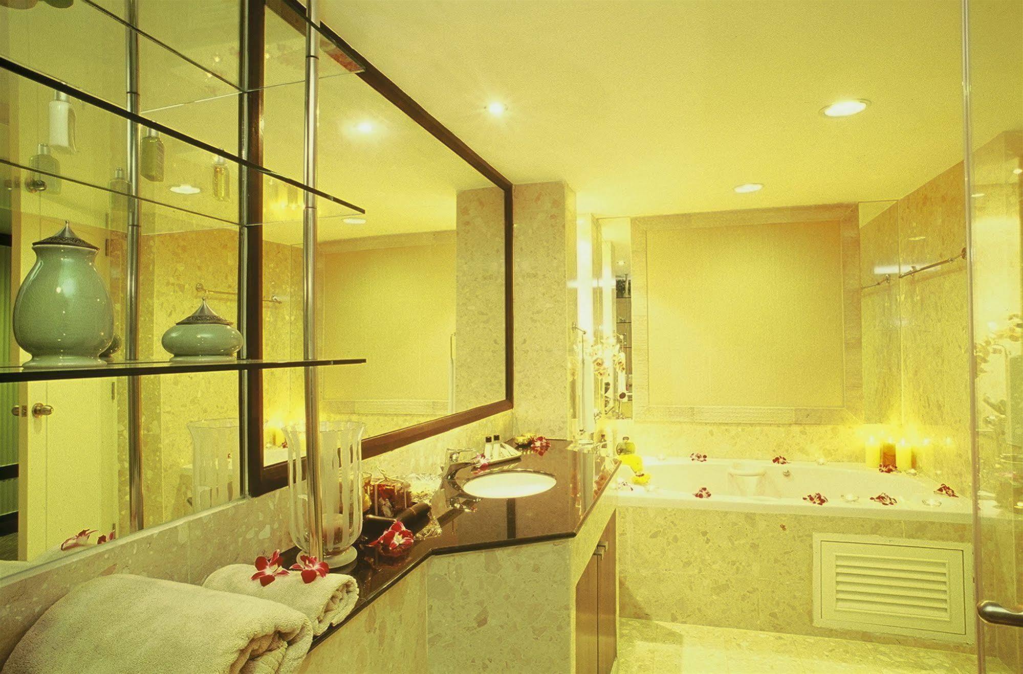 Gardengrove Suites Bangkok Exterior foto